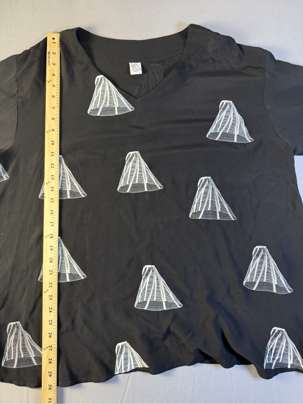 M SQUARE Top Size XXL Tunic style. Black w/ White Embroidery - Picture 6 of 8